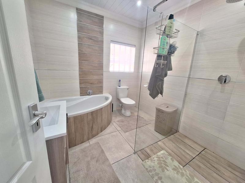 3 Bedroom Property for Sale in Monte Christo Western Cape